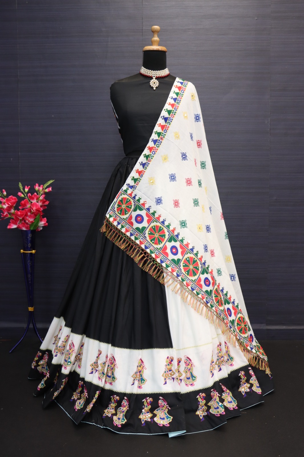 BLACK SIMPLE CHANIYA CHOLI - Image 2