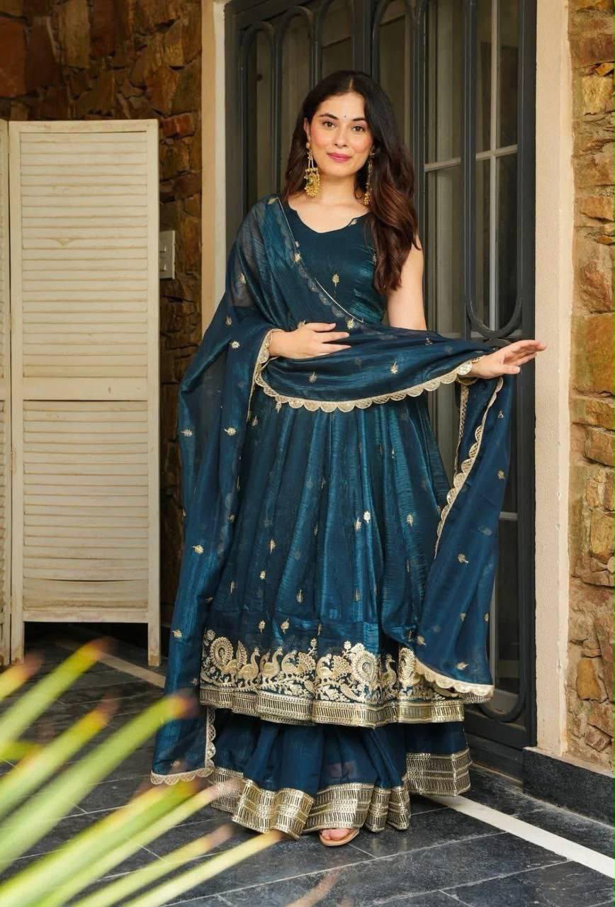 TAEL BLUE SUIT - Image 3